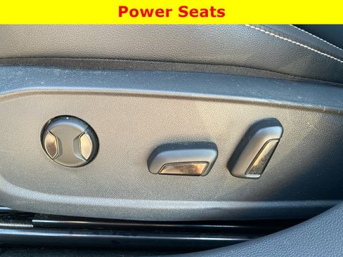 Used 2024 Volkswagen Jetta SE w/ Panoramic Sunroof Package FWD image 19