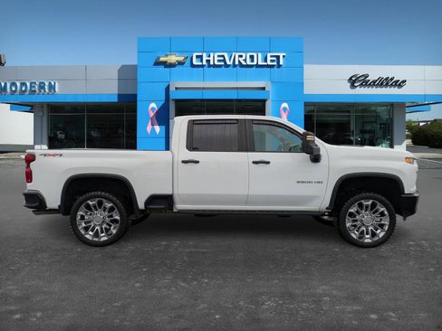 Used 2023 Chevrolet Silverado 2500 Custom w/ Custom Value Package image 4
