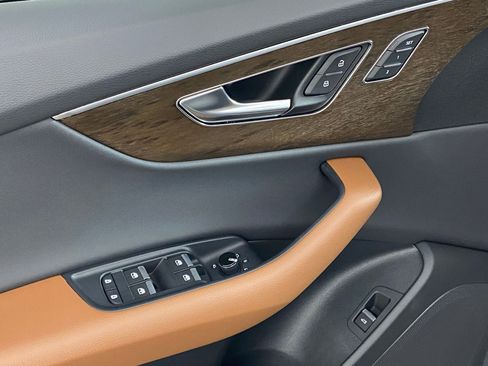 Used 2025 Audi Q8 Premium image 22