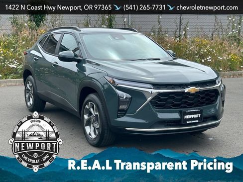 New 2026 Chevrolet Trax LT w/ LT Convenience Package FWD image 3