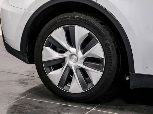Used 2021 Tesla Model Y Long Range image 49