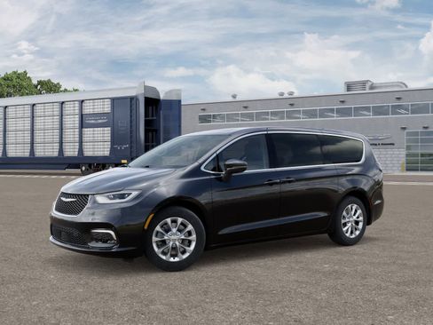 Used 2026 Chrysler Pacifica Select AWD/4WD image 2