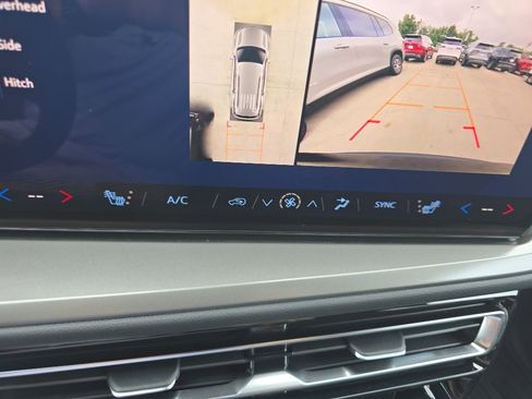 New 2026 Chevrolet Traverse LT w/ Enhanced Driving Package FWD image 28