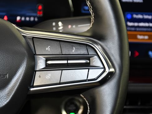 Used 2025 Chevrolet Traverse Z71 image 21