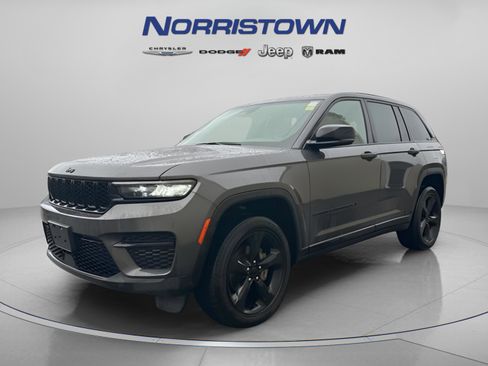 Used 2022 Jeep Grand Cherokee Altitude image 4