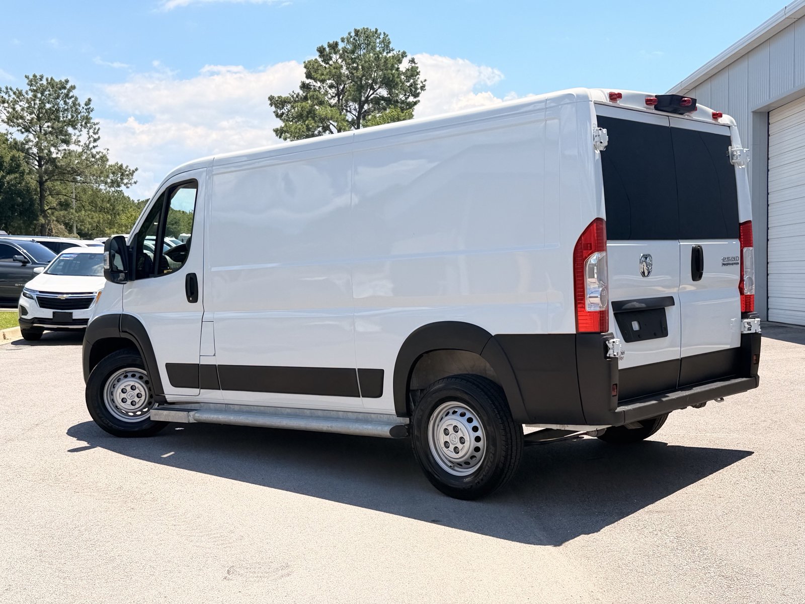 Used 2025 RAM ProMaster 2500 w/ U-Haul Equipment Group FWD image 10