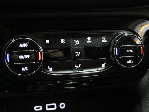 Used 2023 Buick Encore GX Essence FWD image 28