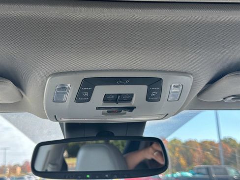 Used 2021 Toyota Sienna XLE image 22