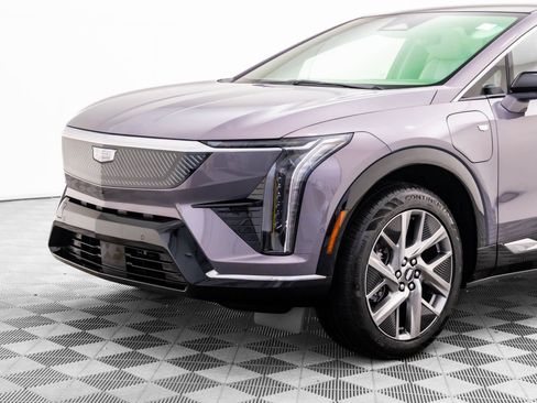 New 2026 Cadillac Optiq Luxury 1 image 36