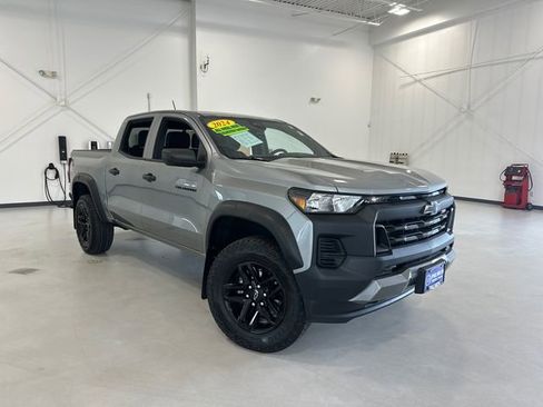 Used 2024 Chevrolet Colorado Trail Boss w/ Advanced Trailering Package AWD/4WD image 4