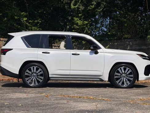 Certified 2025 Lexus LX 600 4WD w/ Appearance Package image 3