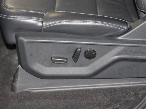 Used 2025 Ford Expedition Platinum image 17