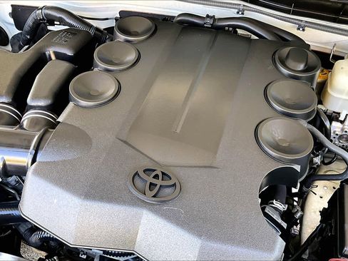 Used 2014 Toyota FJ Cruiser w/ Upgrade Package image 31