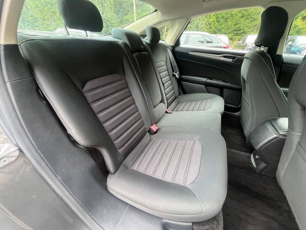 Used 2018 Ford Fusion SE FWD image 35