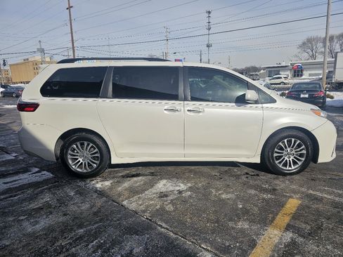 Used 2020 Toyota Sienna XLE FWD image 4