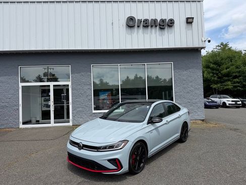 Used 2025 Volkswagen Jetta GLI Autobahn FWD image 2