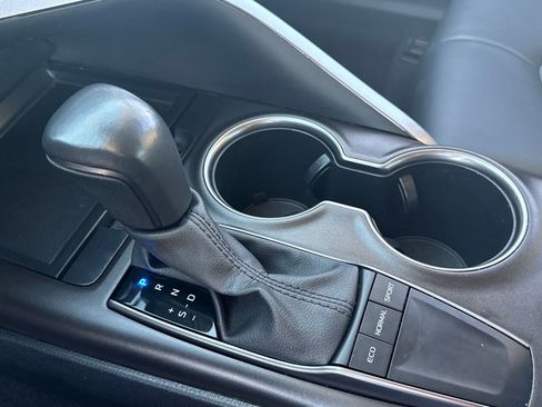 Used 2024 Toyota Camry SE image 21