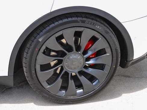 Used 2022 Tesla Model Y Performance AWD/4WD image 6