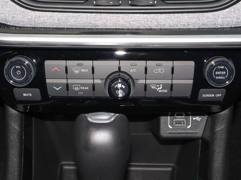 New 2026 Jeep Compass Latitude image 18