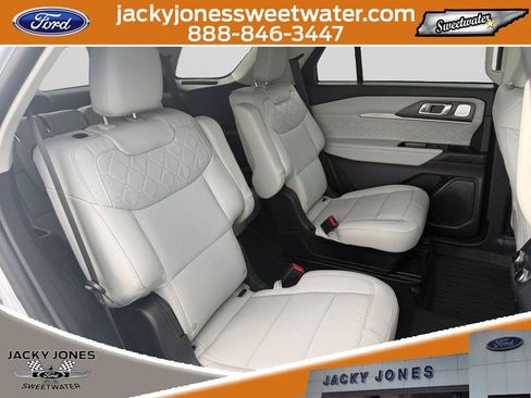 Certified 2025 Ford Explorer Platinum w/ Ultimate Package AWD/4WD image 18