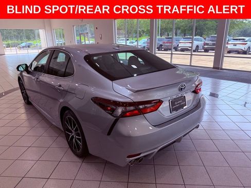 Used 2022 Toyota Camry SE w/ Audio Upgrade Package FWD image 5