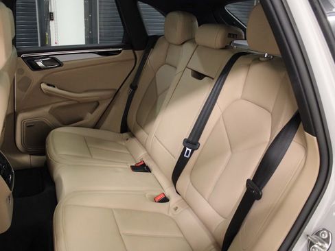 Certified 2026 Porsche Macan image 32