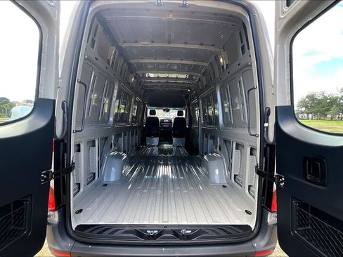 Used 2024 Mercedes-Benz Sprinter 2500 image 20