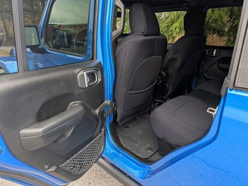 Used 2022 Jeep Gladiator Sport image 22