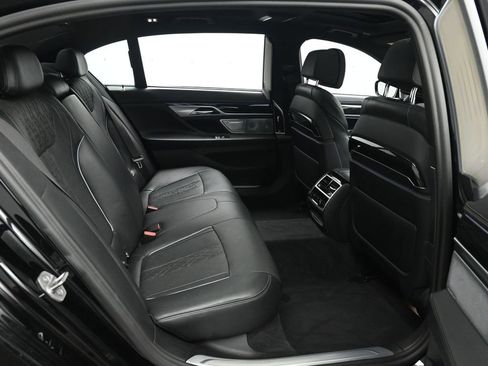 Used 2021 BMW 750i xDrive w/ Executive Package image 19