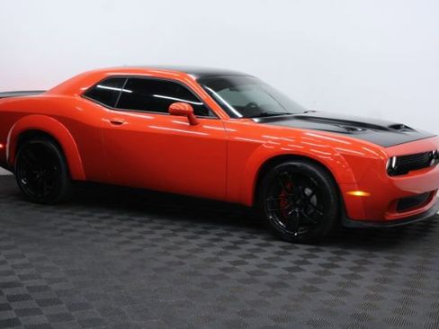 Used 2019 Dodge Challenger SXT image 4