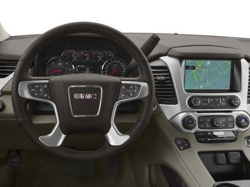 Used 2017 GMC Yukon XL SLT w/ Premium Edition RWD image 10
