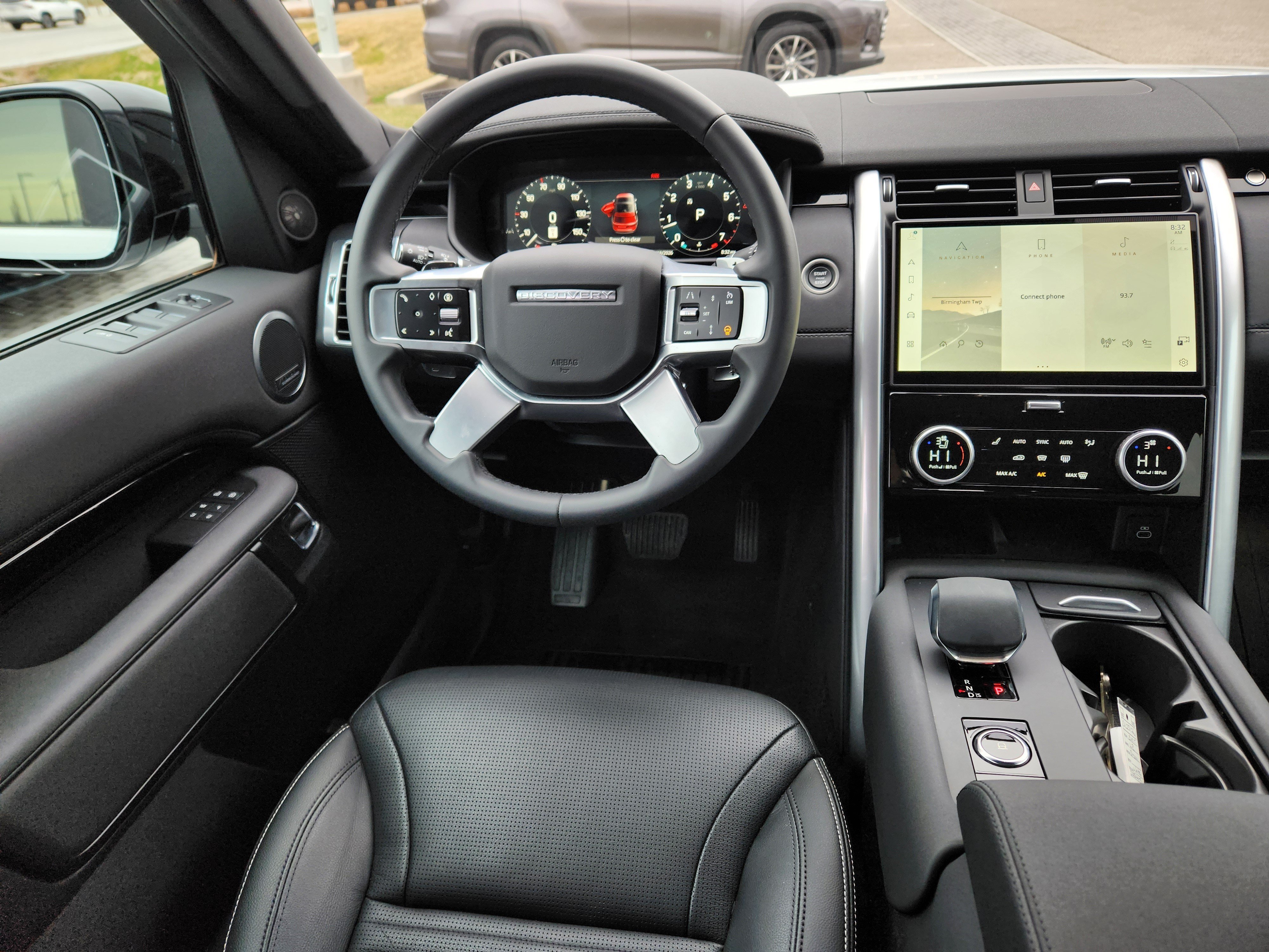 Certified 2025 Land Rover Discovery S AWD/4WD image 13