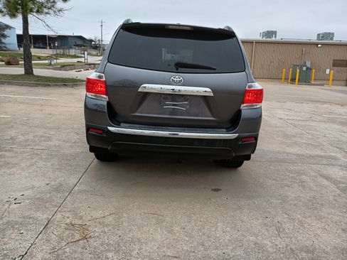 Used 2012 Toyota Highlander FWD image 4