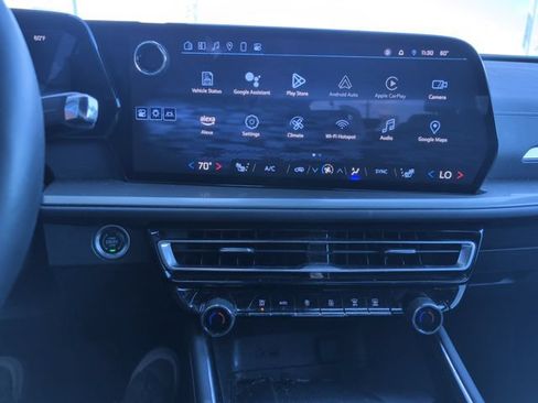 Used 2024 Chevrolet Traverse LT FWD image 18