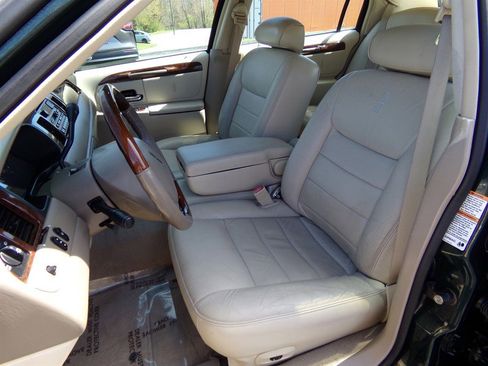 Used 2002 Lincoln Town Car Signature RWD image 23