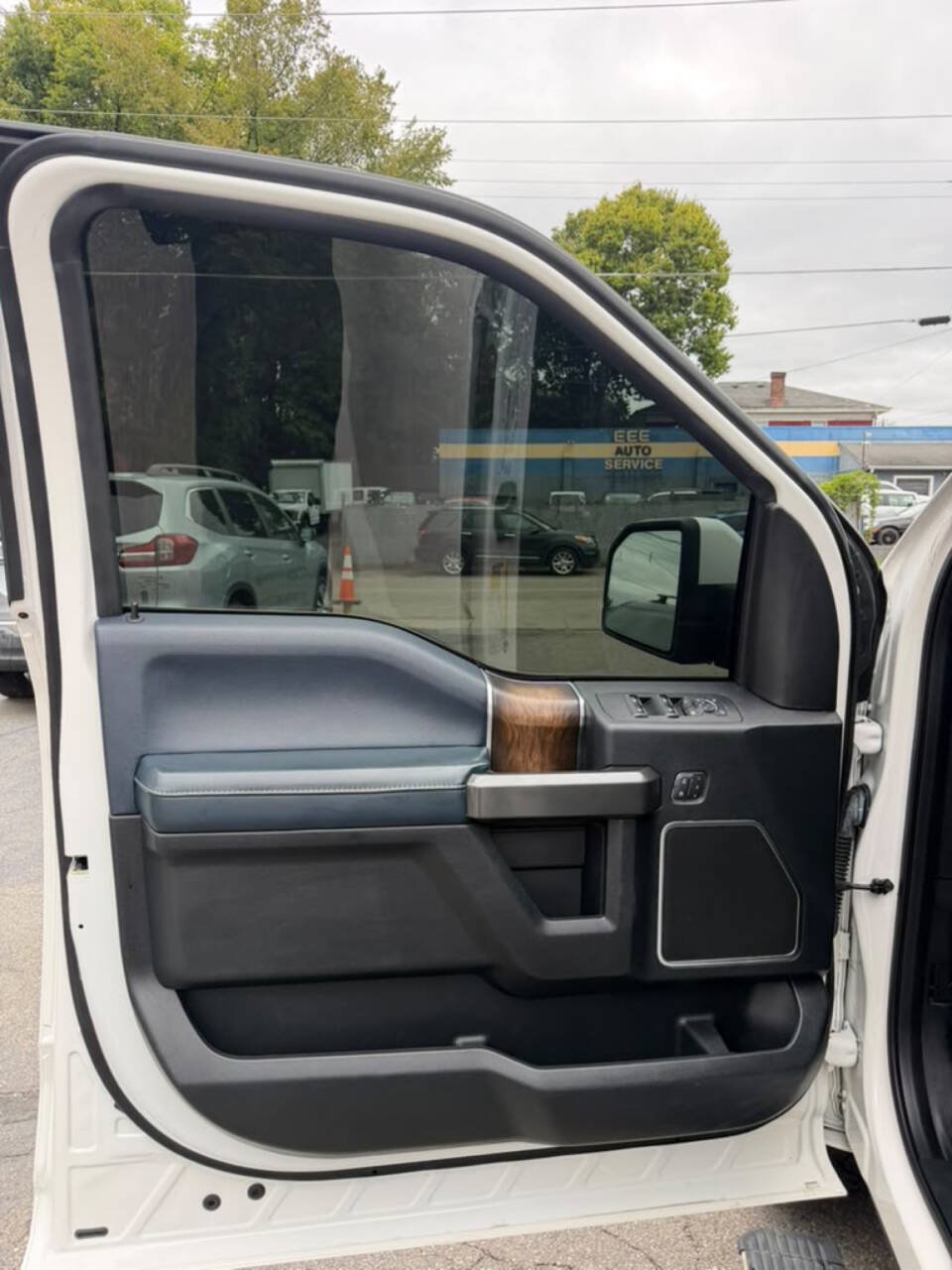 Used 2018 Ford F150 Limited AWD/4WD image 9