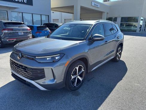 New 2026 Volkswagen Tiguan SE FWD image 3