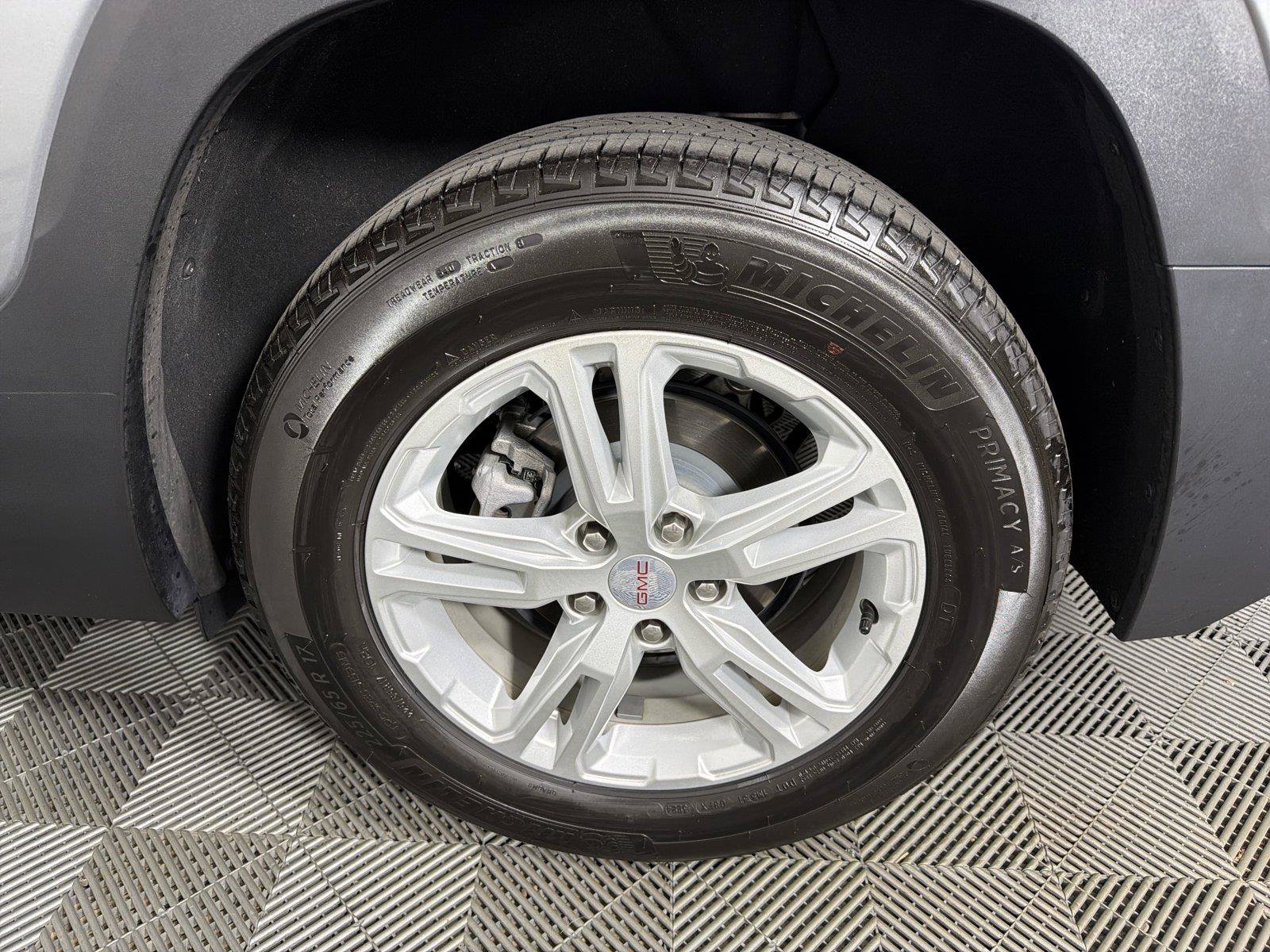 Used 2024 GMC Terrain SLE w/ Driver Convenience Package FWD image 17