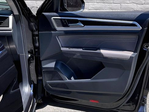 Certified 2022 Volkswagen Atlas SE w/ Panoramic Sunroof Package FWD image 23