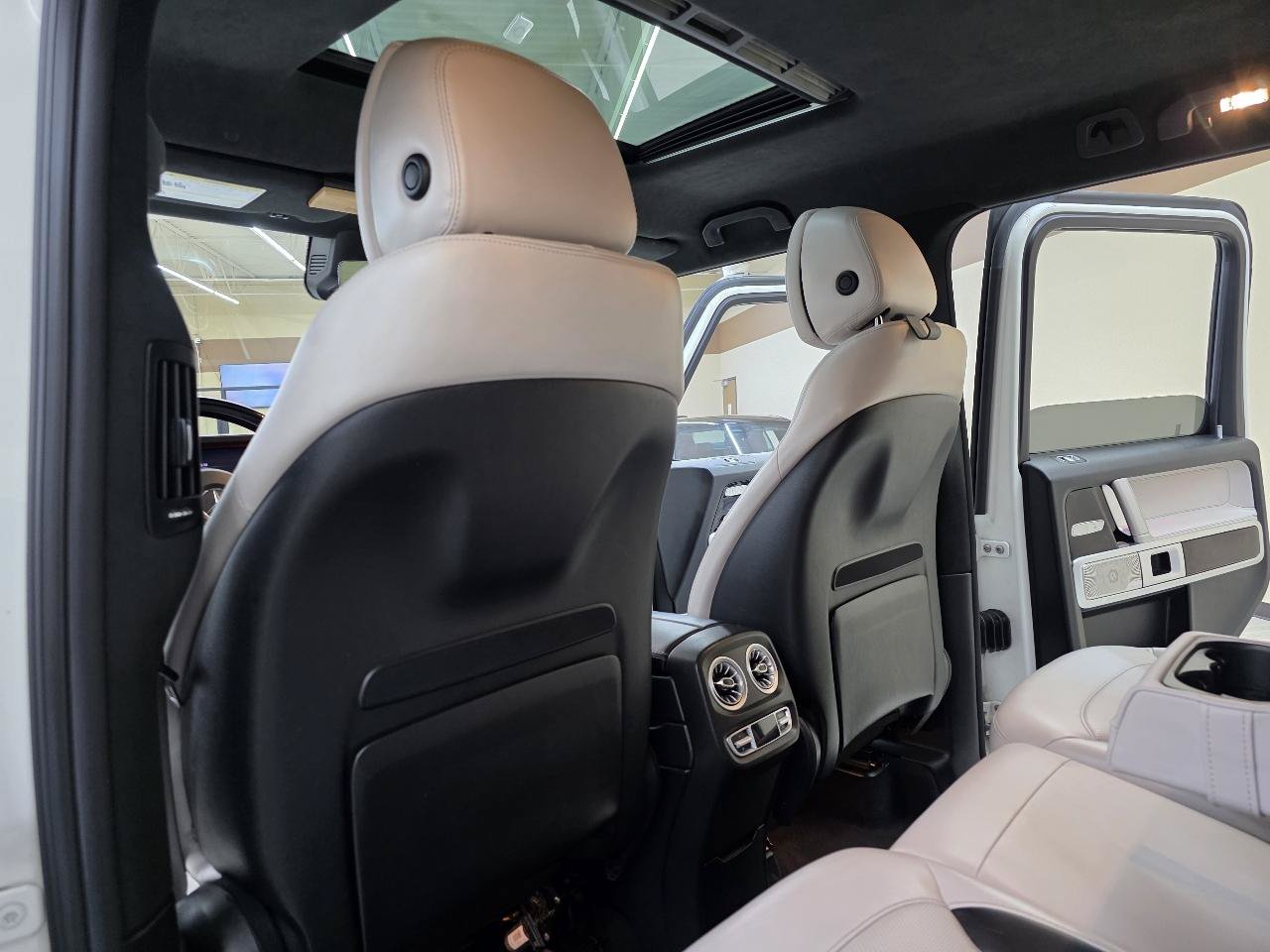 Used 2021 Mercedes-Benz G 63 AMG 4MATIC w/ G Manufaktur Interior Package image 25