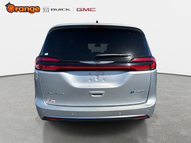 Used 2023 Chrysler Pacifica Pinnacle FWD image 4