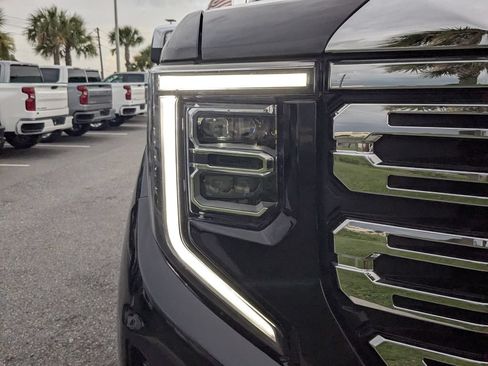 Used 2025 GMC Sierra 1500 Denali w/ Denali Reserve Package AWD/4WD image 11