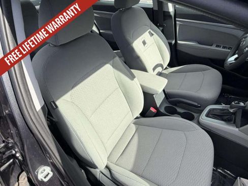 Used 2020 Hyundai Elantra SE FWD image 21