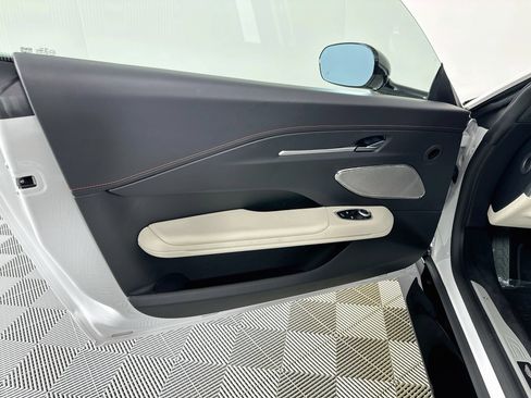 Used 2026 Aston Martin V8 Vantage S RWD image 19