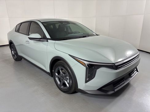 New 2026 Kia K4 LXS image 2