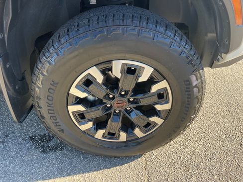 Used 2022 Nissan Frontier PRO-4X w/ Technology Package image 9