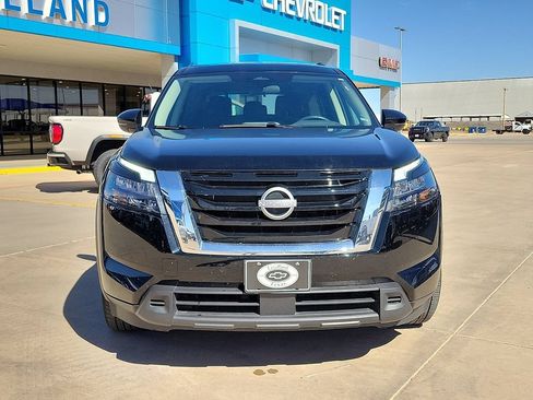 Used 2025 Nissan Pathfinder SV FWD image 8