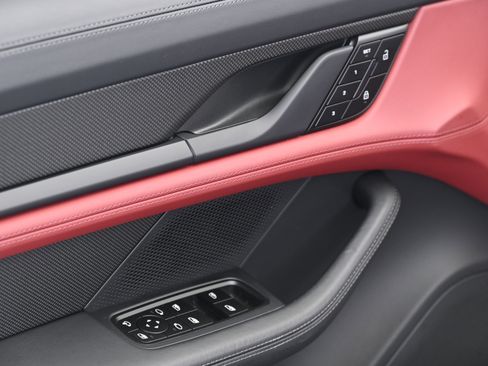 Used 2025 Porsche Taycan Turbo image 28