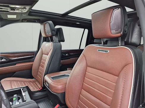 Used 2023 GMC Yukon XL Denali Ultimate image 32