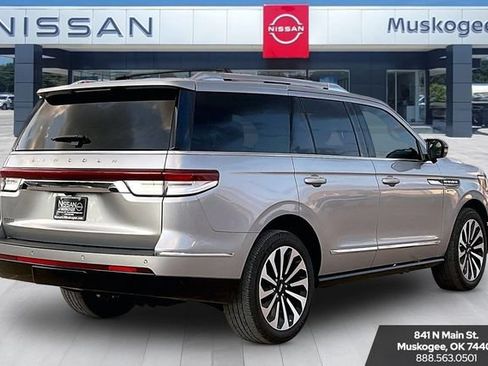Used 2023 Lincoln Navigator Reserve AWD/4WD image 5